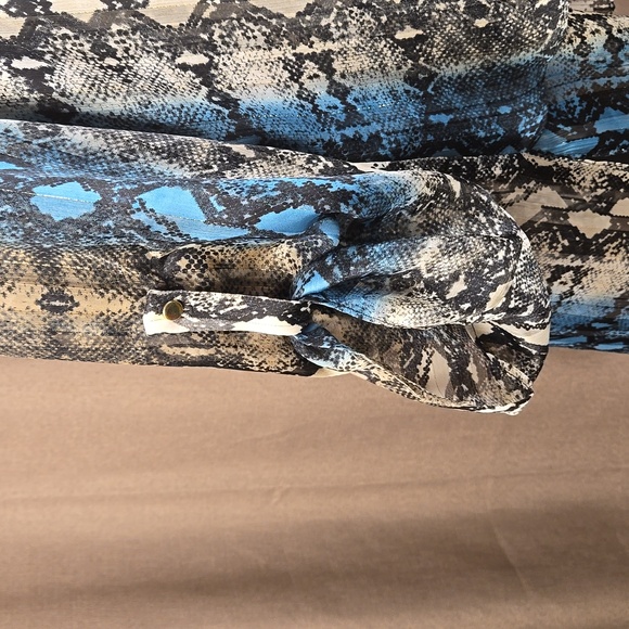 Frank Lyman blue tan sheer snake print boho long sleeve tunic blouse, size 12 - Picture 5 of 8